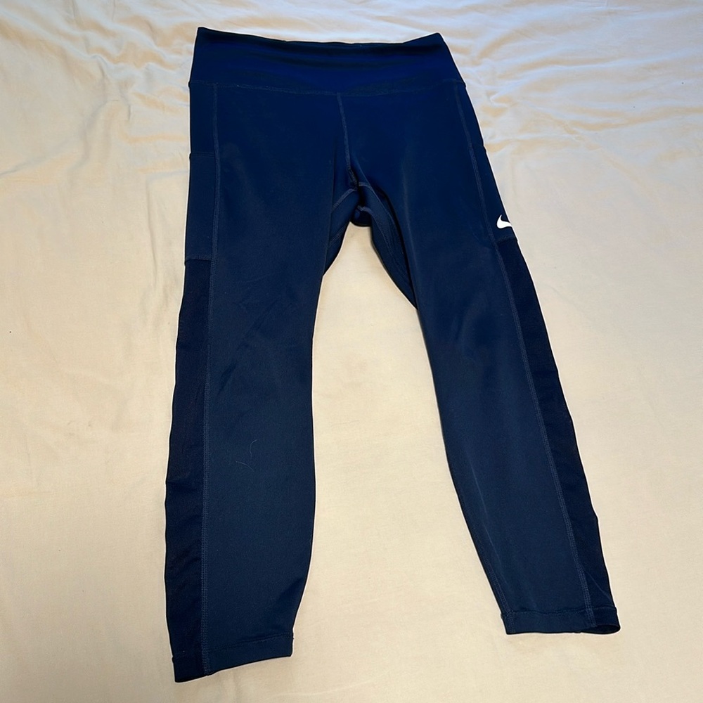 Navy Nike Cropped Leggings with side pockets